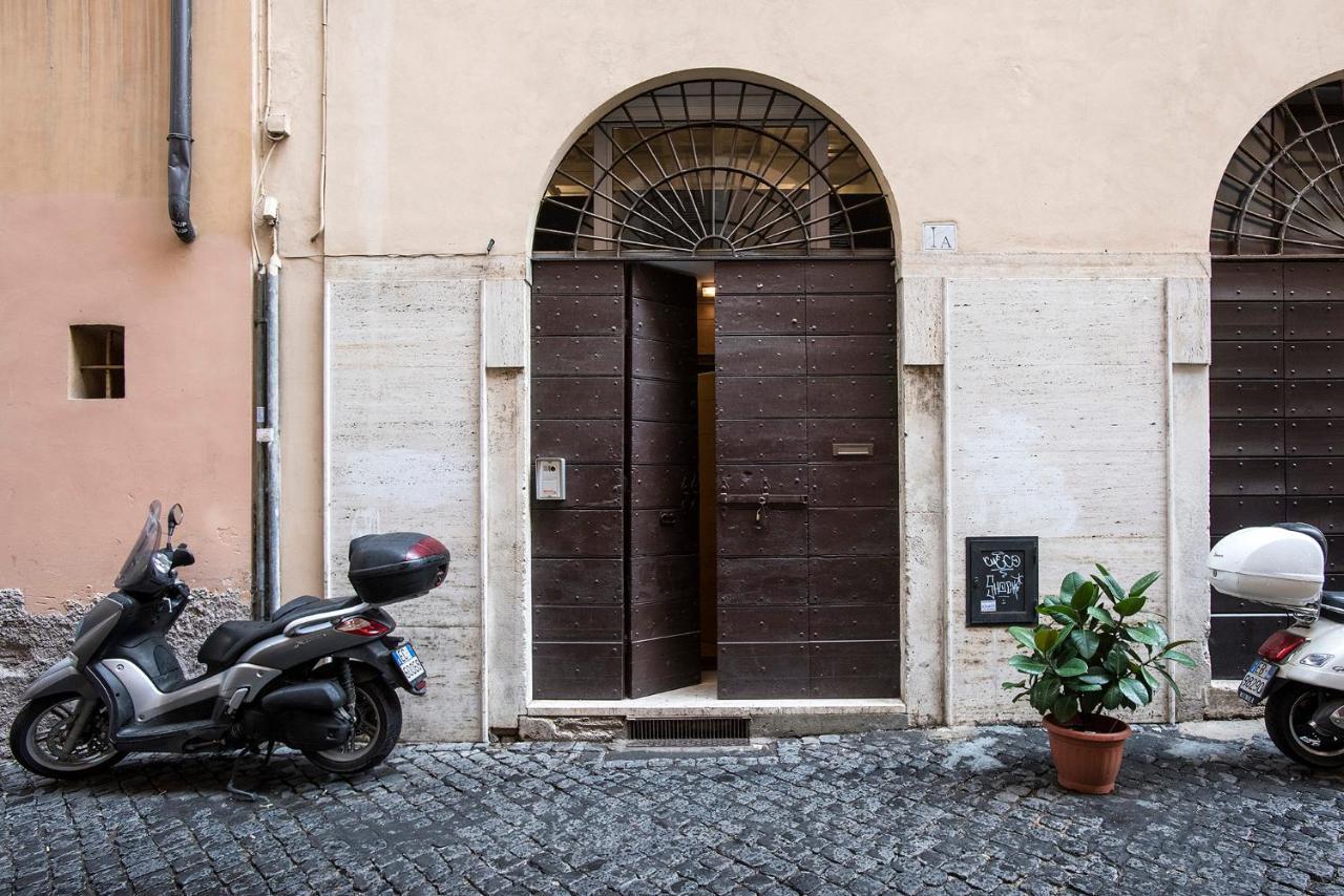 Holidays Teatro Pace Roma Esterno foto